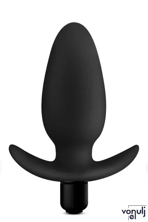 BLUSH fenékdugó Anal Adventures Silicone Saddle Plug - fekete színben, vibrátoros, vízálló, elemes