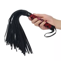 LOVETOY korbács Whip Me Baby Leather Black/Red - piros és fekete színben, fetish játékokhoz