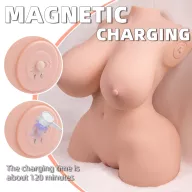 MISTRESS maszturbátor Tiny - realisztikus, testszínű, vibrátoros, vagina és ánusznyílással, mellekkel, ülő pozícióban, akkumulátoros, vízálló