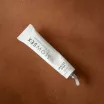 BIJOUX INDISCRETS stimuláló ajakbalzsam Oral Sex Balm 10 ml - orális szexhez, síkosító és hűsítő hatással, kókusz illattal