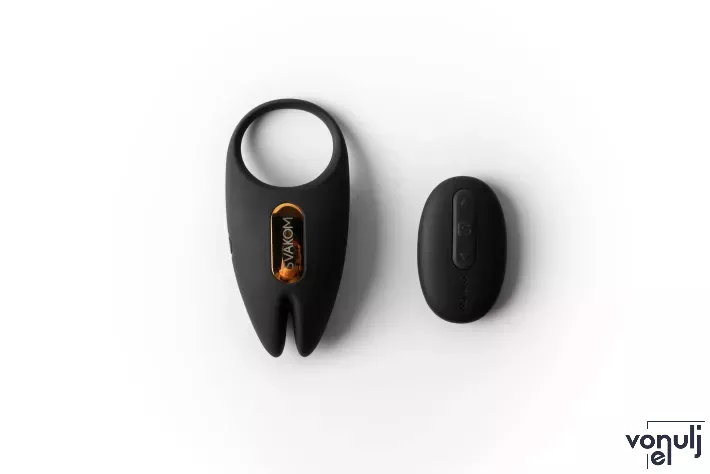 SVAKOM péniszgyűrű Winni 2 - fekete színben, vibrációs funkcióval, csiklóizgatós, okos, ingyenes applikációval, vízálló, akkumulátoros, távirányítóval