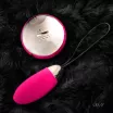 LELO vibrációs tojás Lyla 2 Design Edition Cerise - cseresznye színben, vízálló, akkumulátoros, elemes távirányítóval