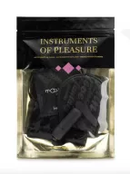 BIJOUX INDISCRETS szett Instruments Of Pleasure Purple - elemes minivibrátor, síkosító, maszk, kötöző, fekete színben