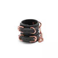 NS NOVELTIES bilincs Bondage Couture Wrist Cuffs Black - fekete színben, csuklóra helyezhető