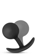 BLUSH fenékdugó Anal Adventures Vibra Plug - fekete színben, rezgő érzést keltő golyókkal, vízálló, szilikon (8.4 cm)